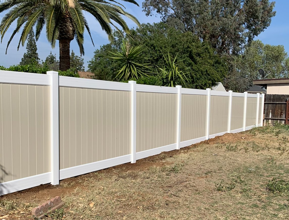Tan vinyl privacy fence around pool in Moreno Valley, California