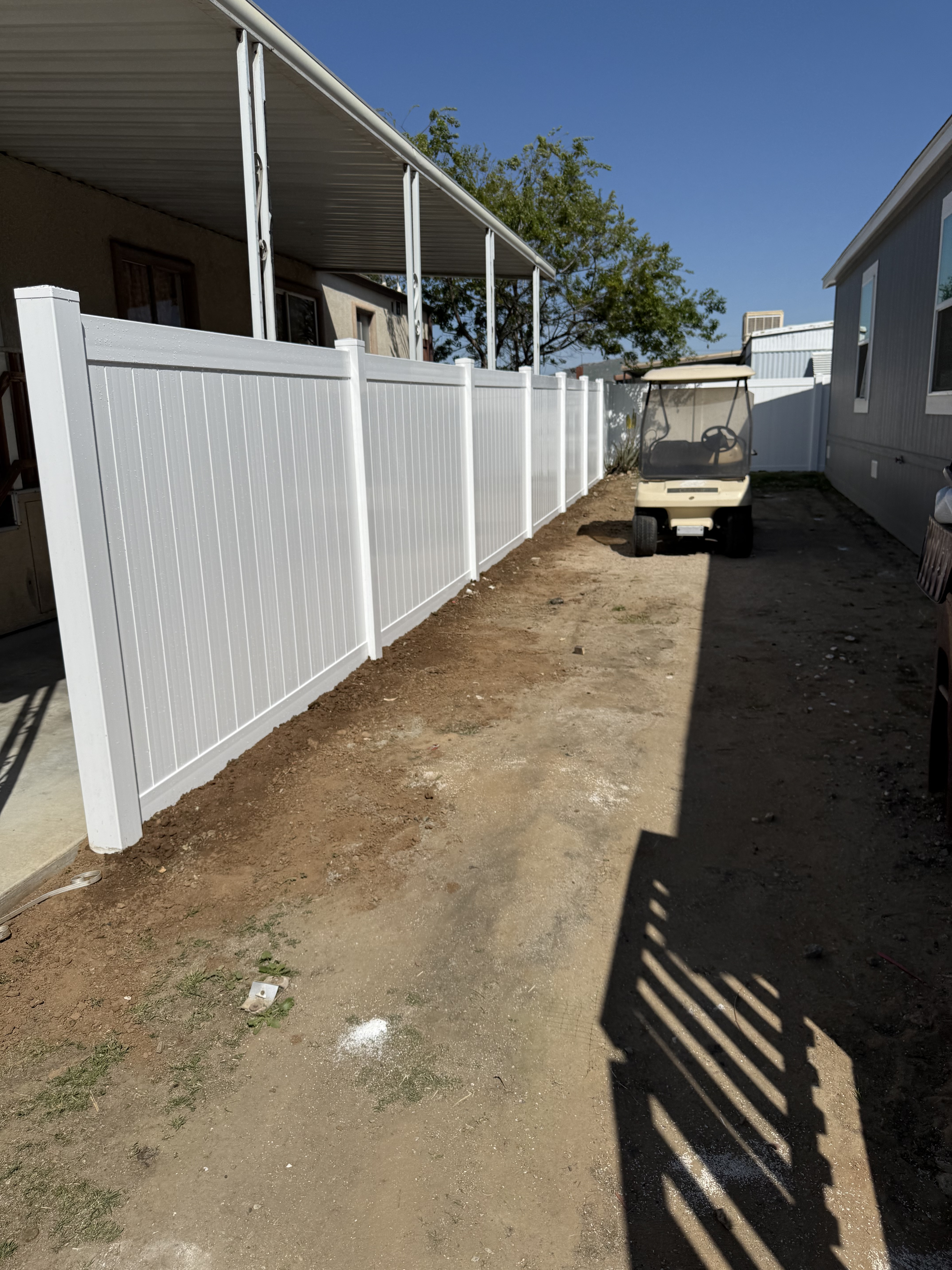 White vinyl privacy fence installation in Moreno Valley, California
