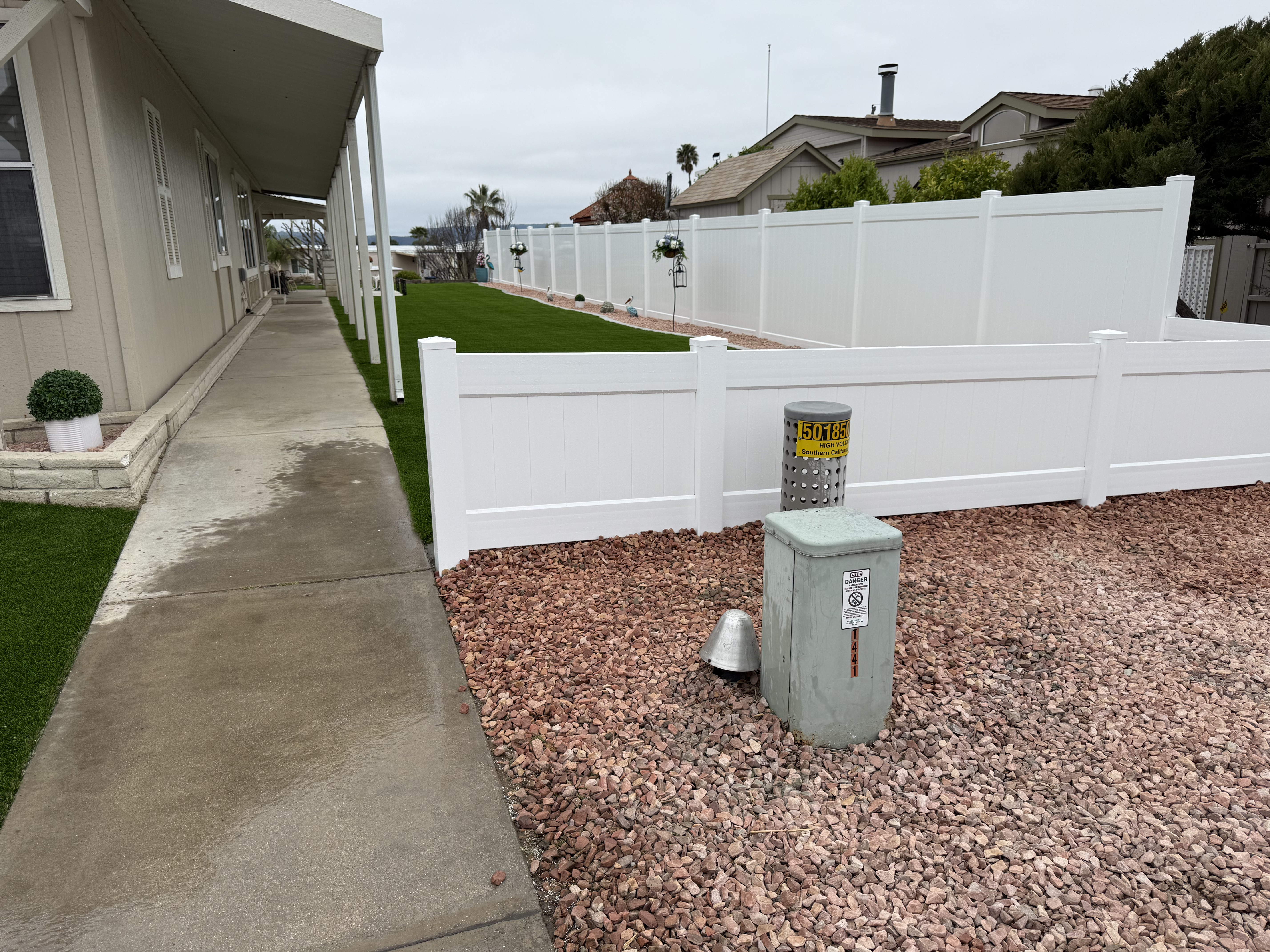 White vinyl privacy fence with 4-foot gate in Temecula, California