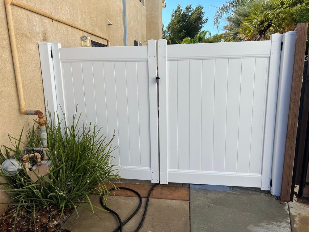 White vinyl gate installation in Menifee, California