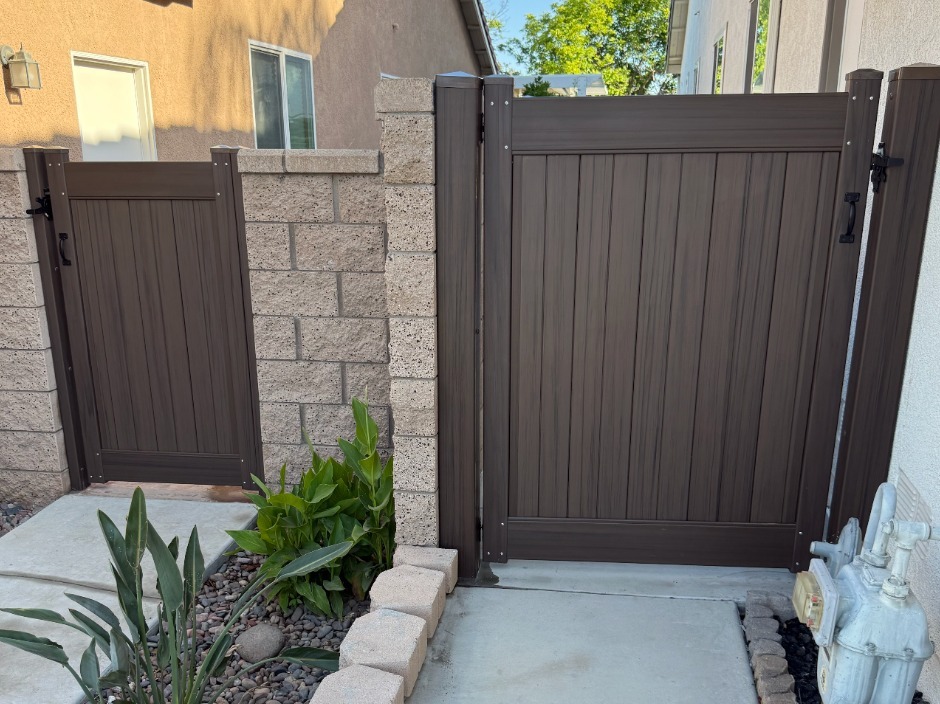 Chestnut brown vinyl privacy fence installation in Riverside, California