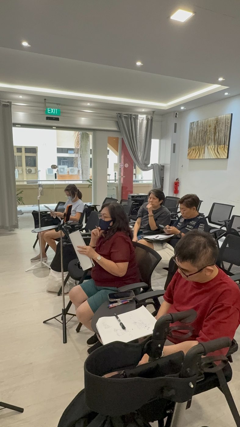 一起学习，把问题带进课堂。 / Learning together and bringing questions into the room.