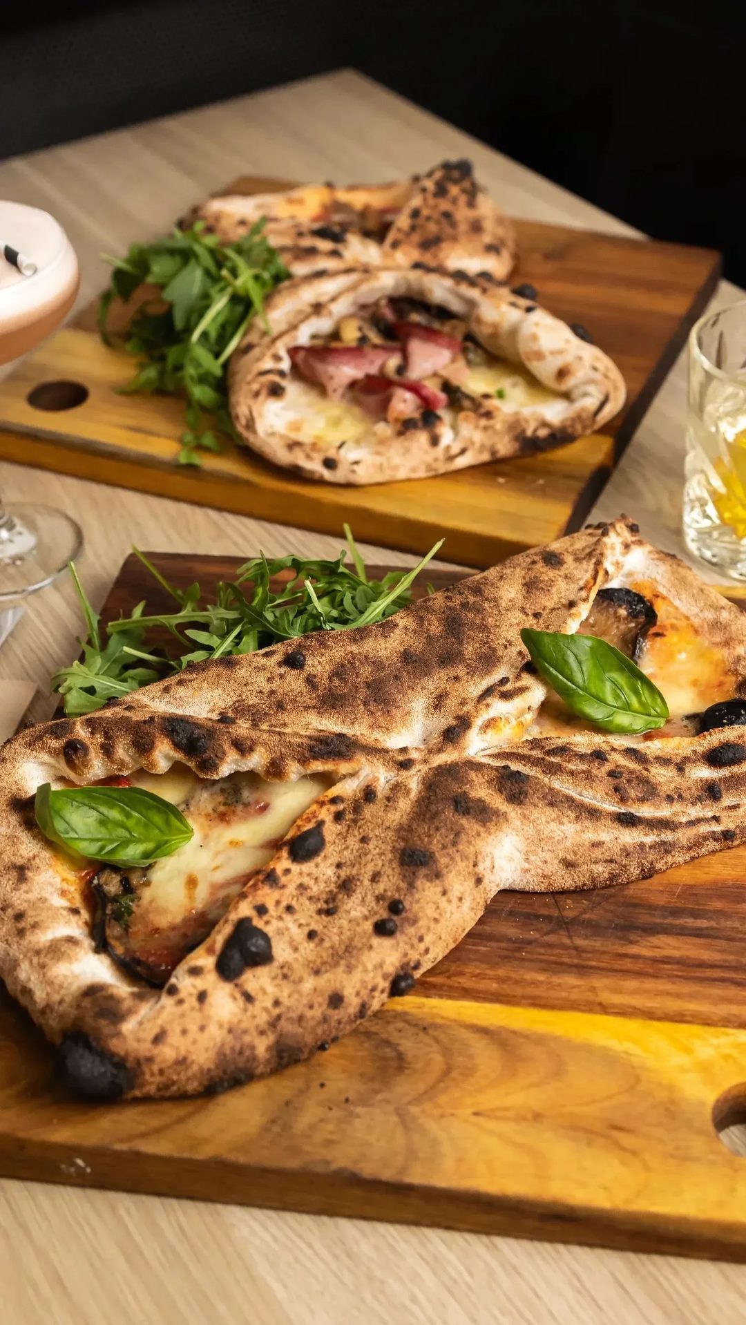 Wood-fired pizza fresh from the oven at Pizzicotto Strathmore