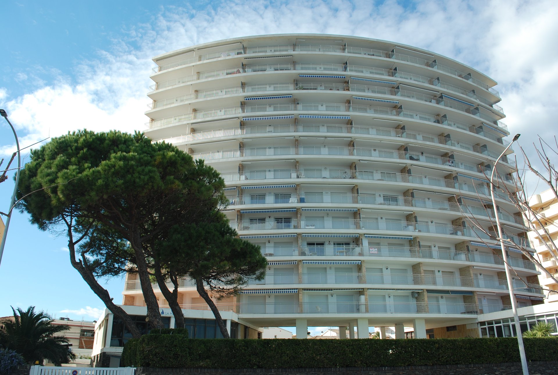 Edificio La Marinada (Escala)