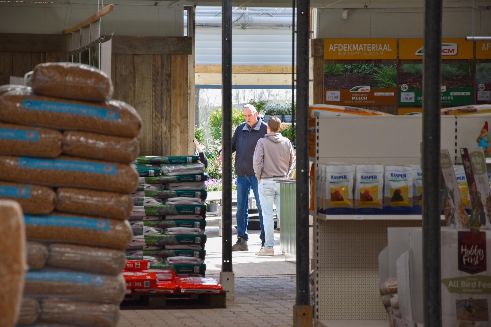 Advies in het tuincentrum