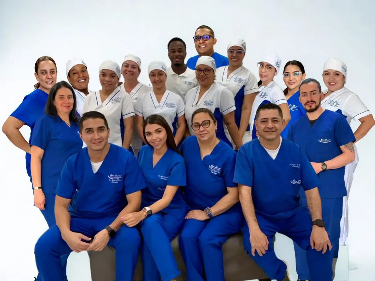 Equipo de Doctores y Auxiliares Clínicas Élite Dental