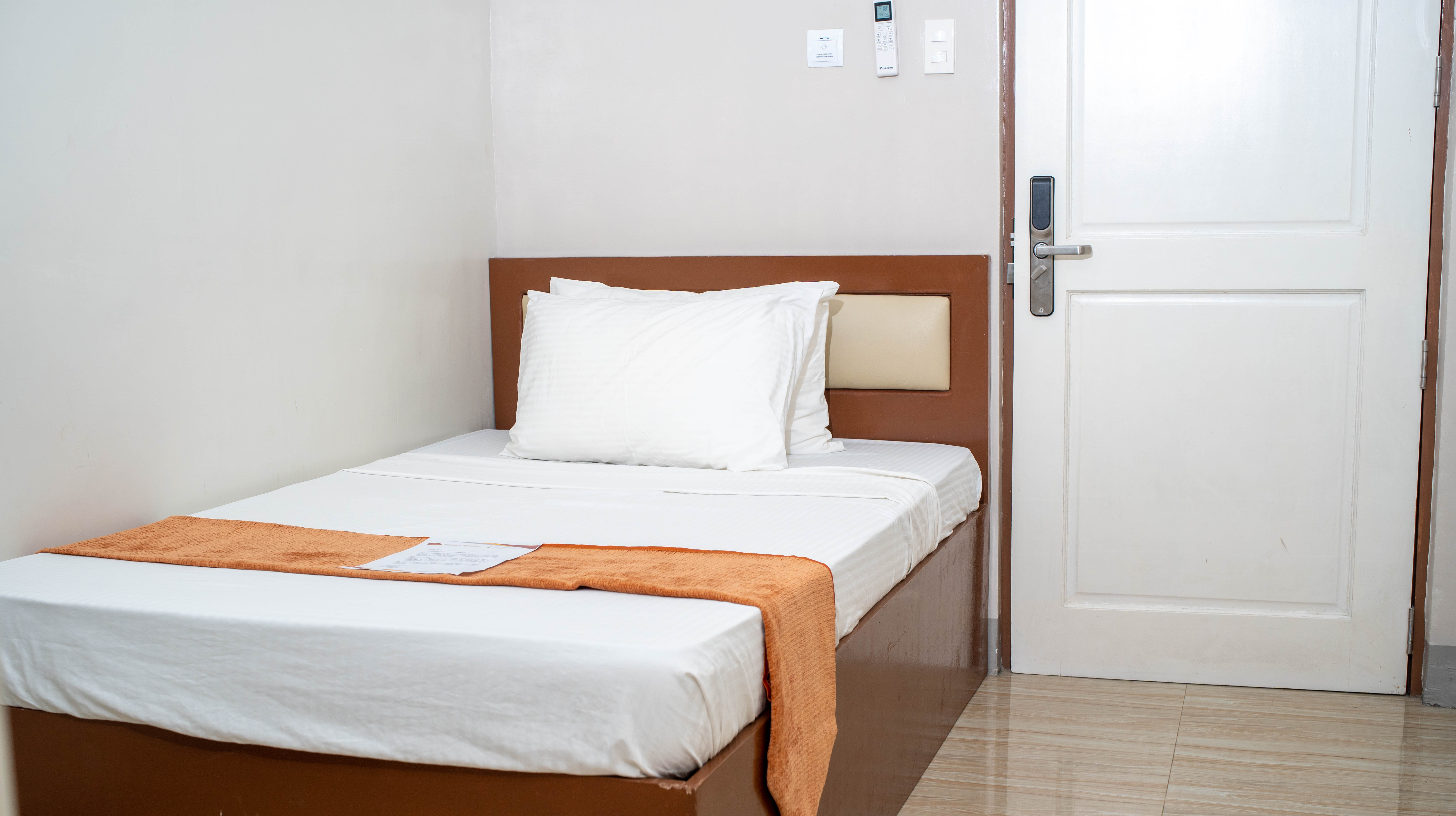 Standard double room at Emmie Hotel Legazpi City