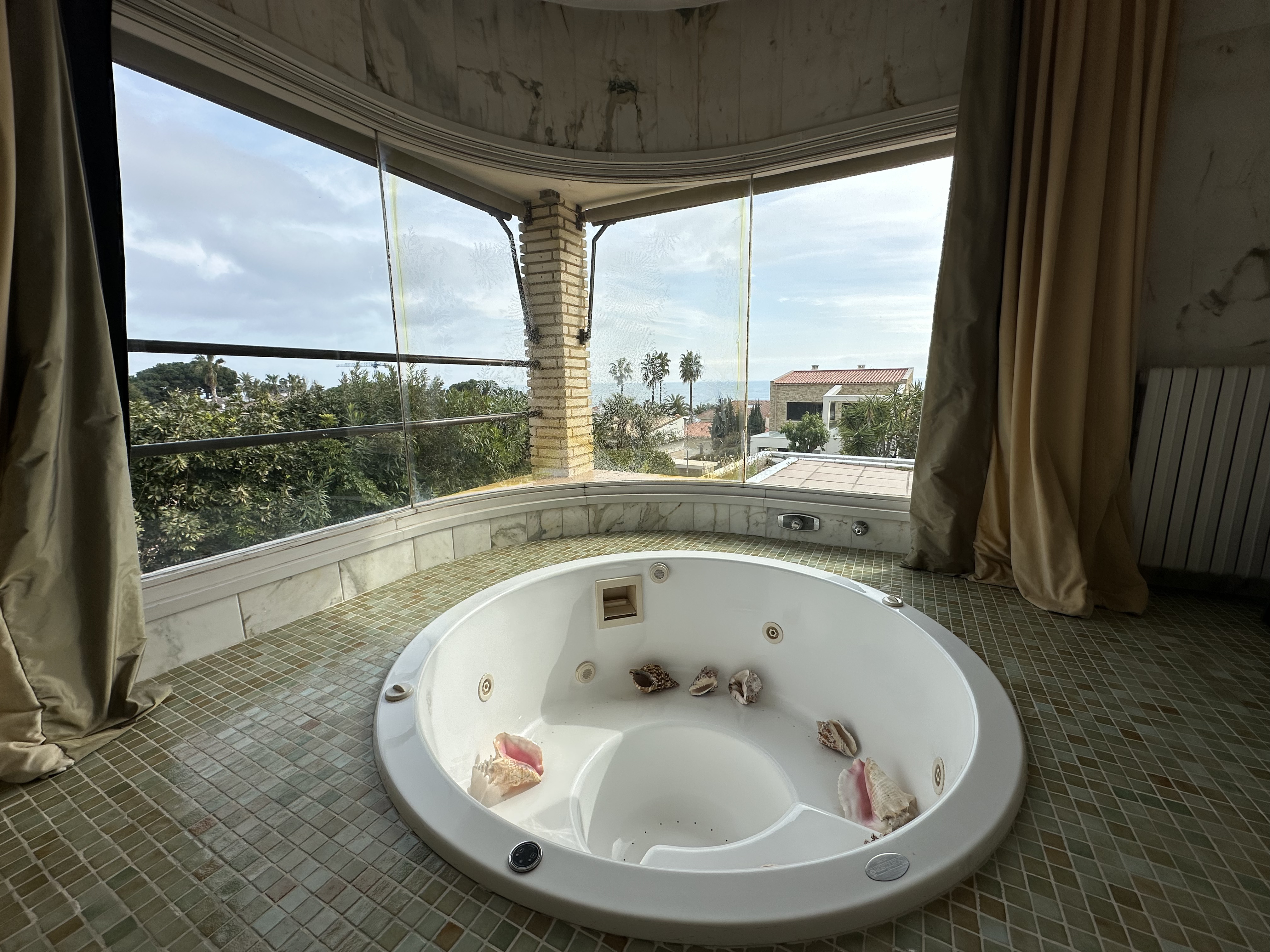 Jacuzzi