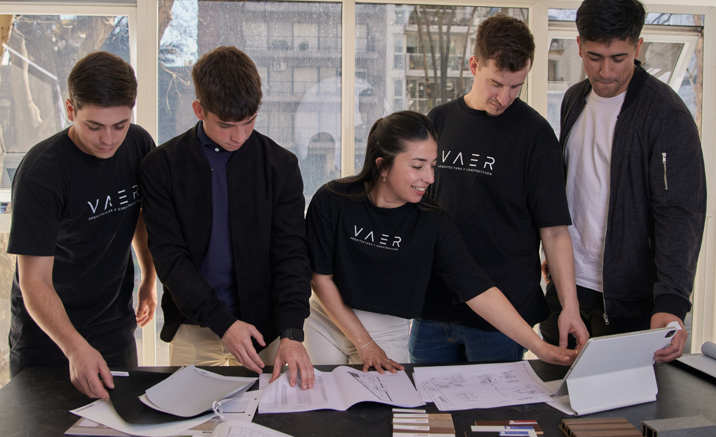 Equipo de Vaer Arquitectura trabajando
