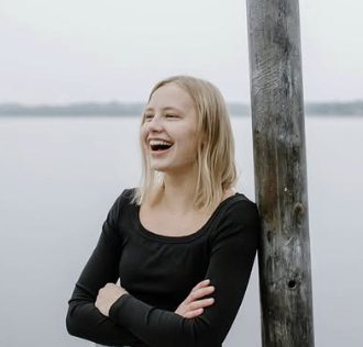 Gloria Stonelake