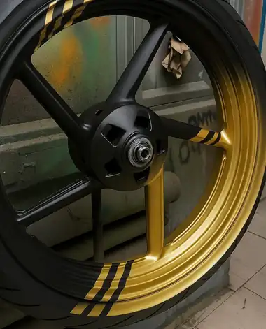 Rin negro con degradado dorado