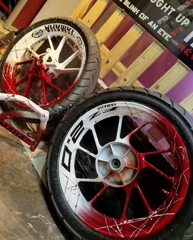 Rines Yamaha rojo y blanco salpicados