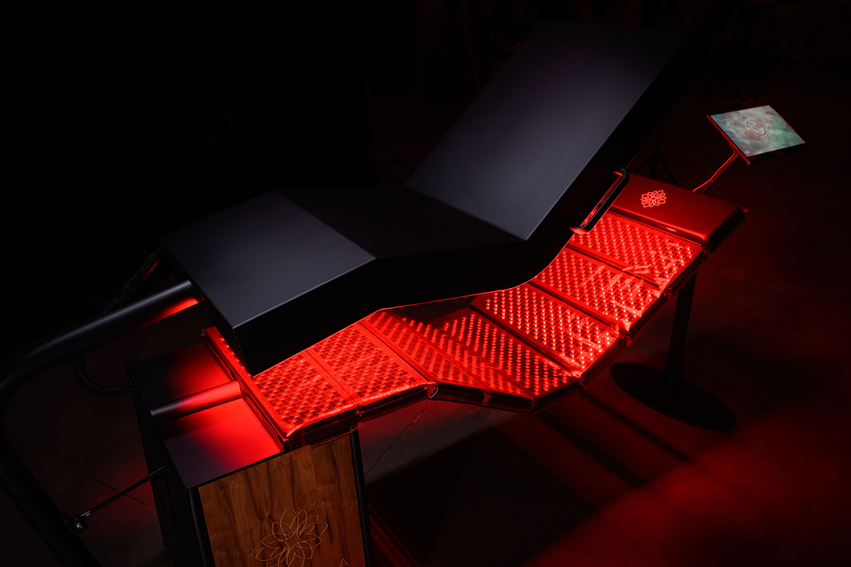 Dahlia red light therapy bed at Light Lounge Ocala