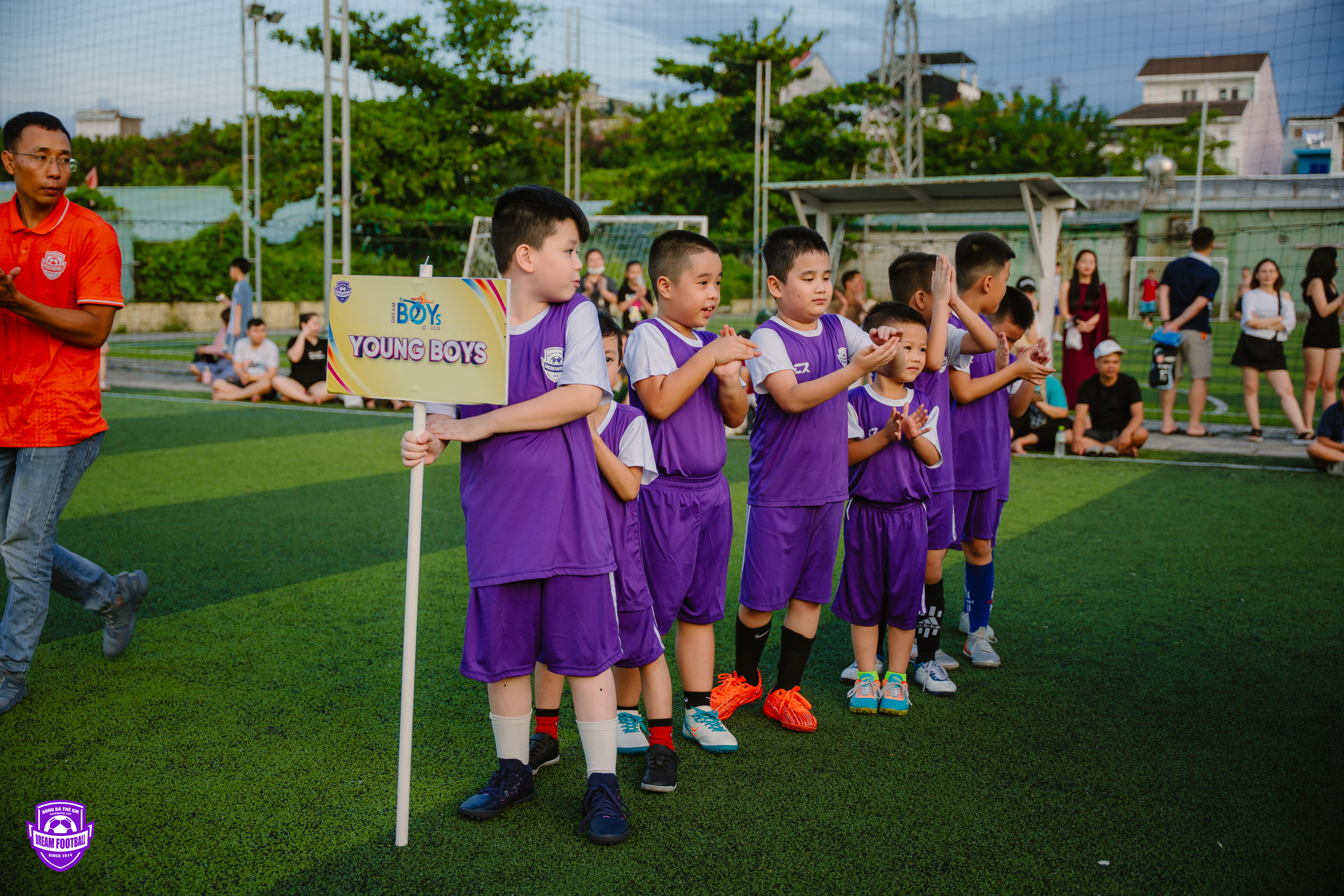 lop-bong-da-trong-tuan