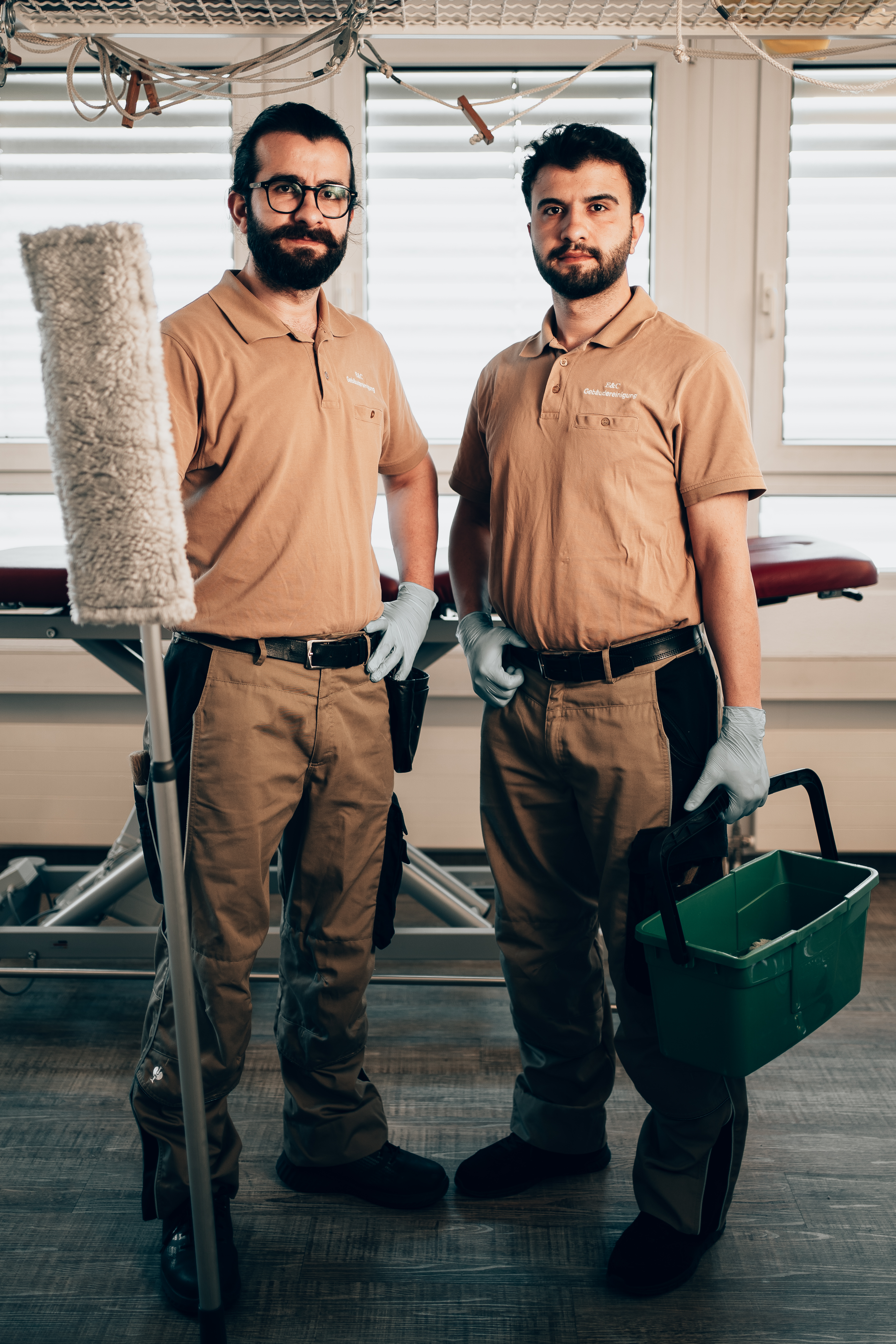 EC Gebäudereinigung Team Freiburg - Professionelle Reinigungskräfte mit Equipment