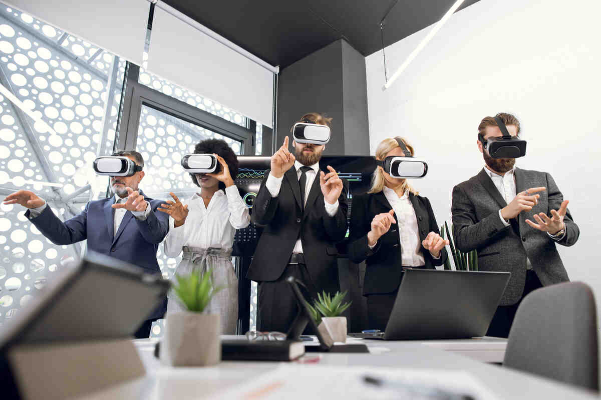 virtual-reality-vr-in-business-immersive-technology-in-business-commercial-presentation-space