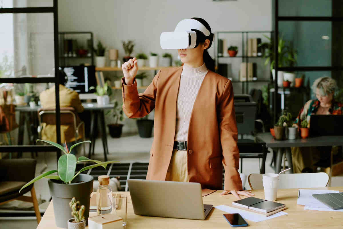 virtual-reality-experiential-environments-immersive-technology-in-business-modern-commercial-design