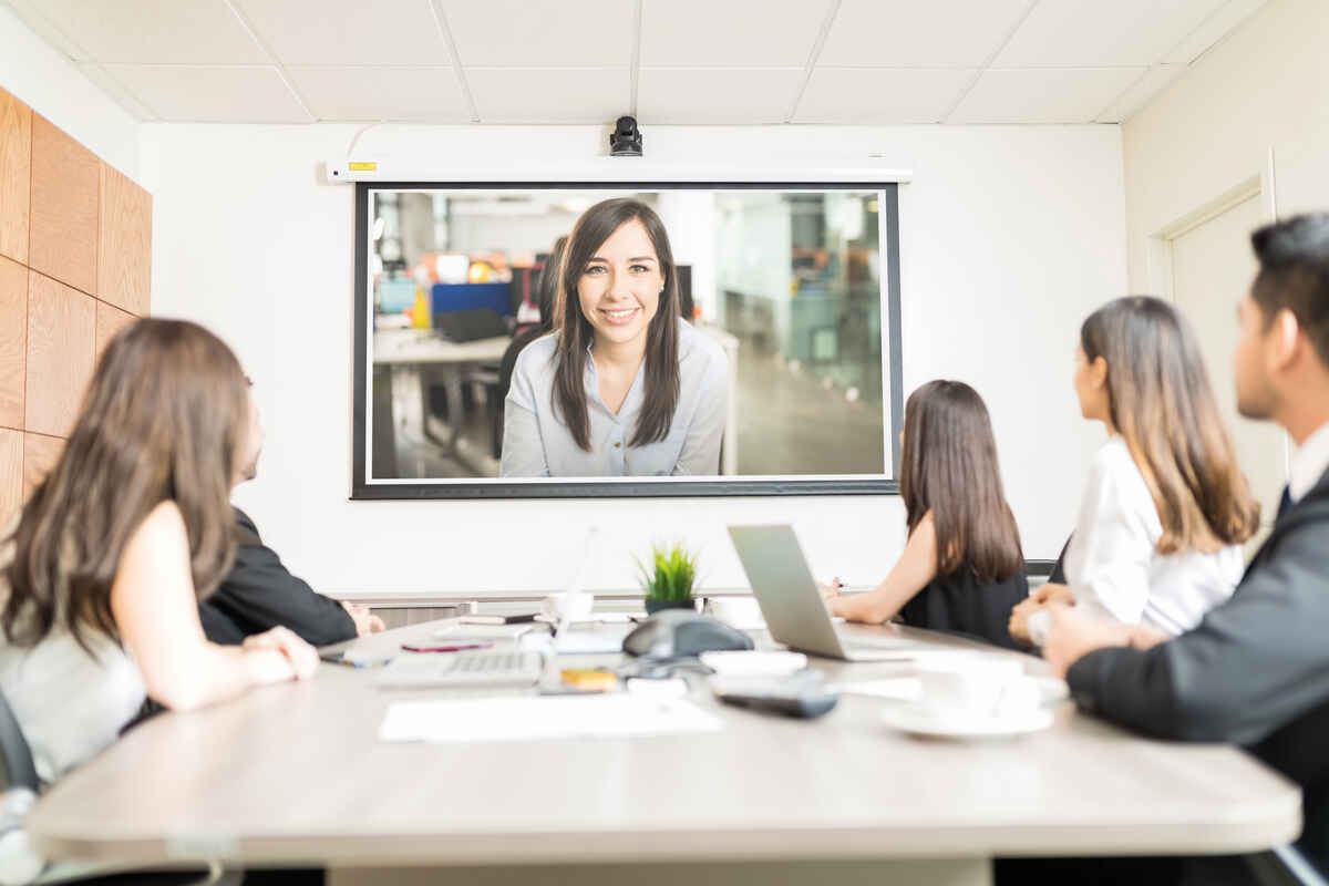 meeting-room-technology-hybrid-workspace-display-microphone-camera meeting-room-technology-hybrid-workspace-display-microphone-camera