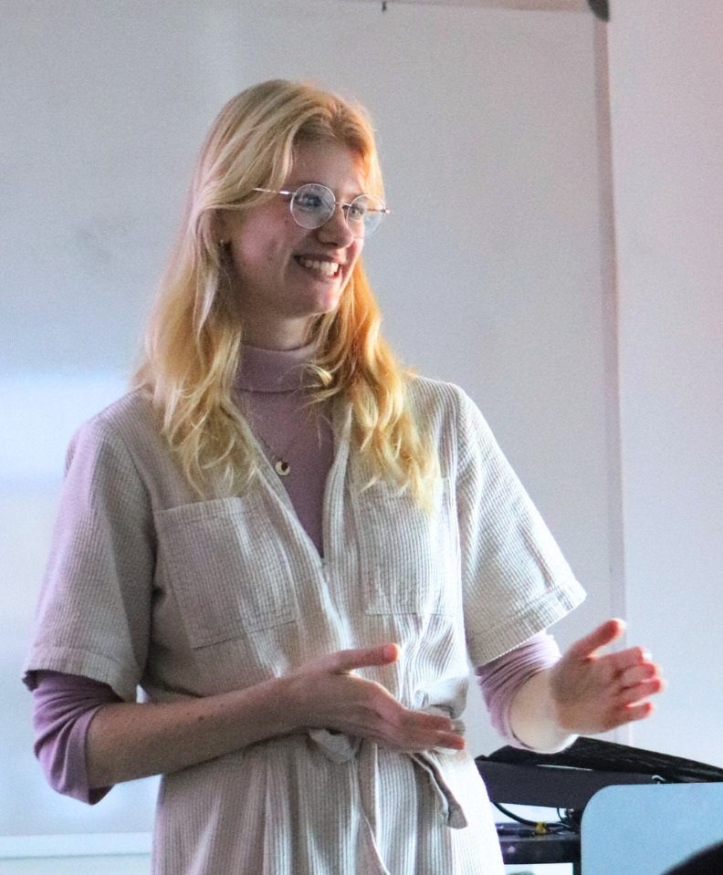 Dr Julia Haarhuis explaining the FLOW Method