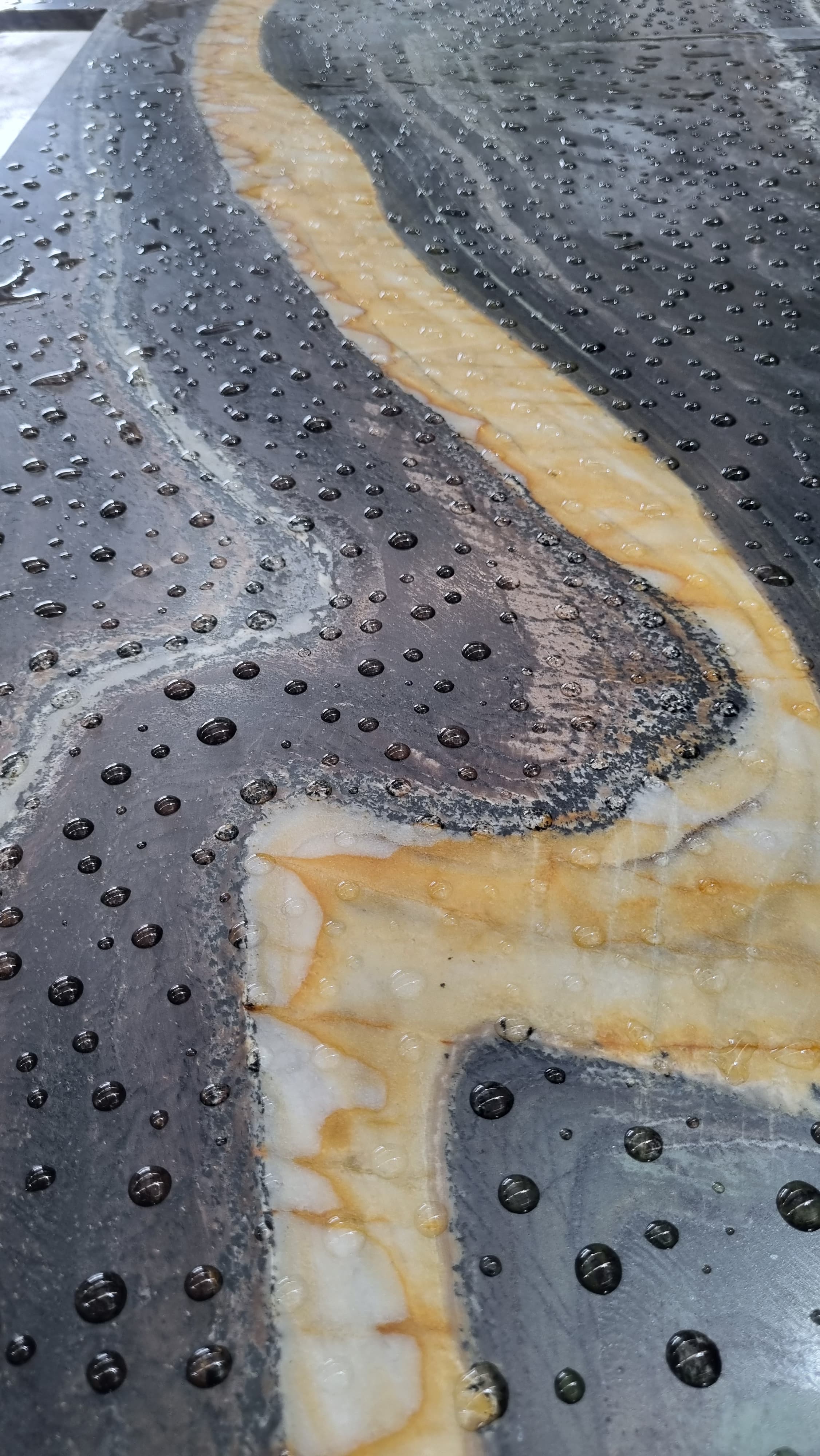 Stone edge finish detail