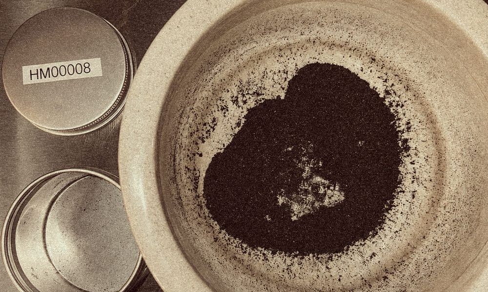 Purified carbon in the extraction vessel