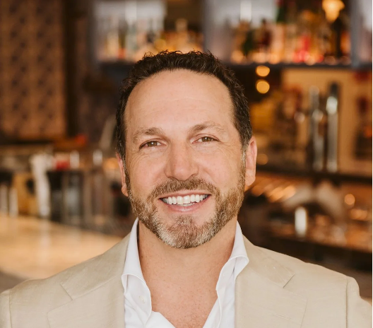  Dan Simons 