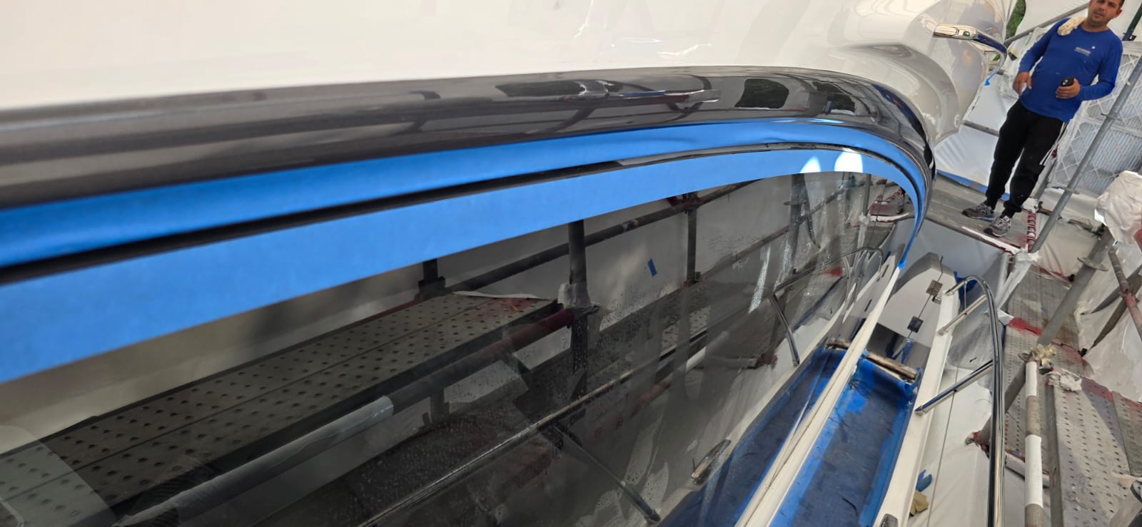 Bonded glazing system installation detail