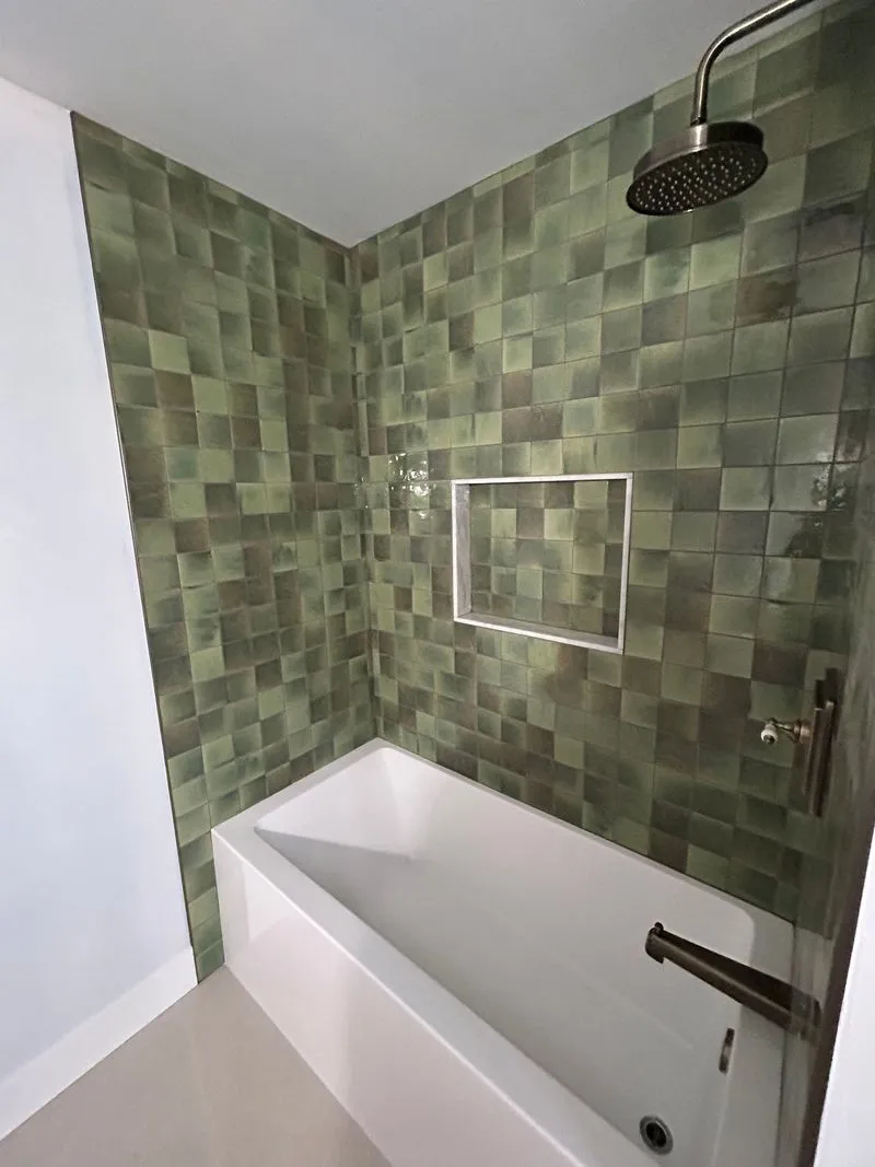 Modern tub