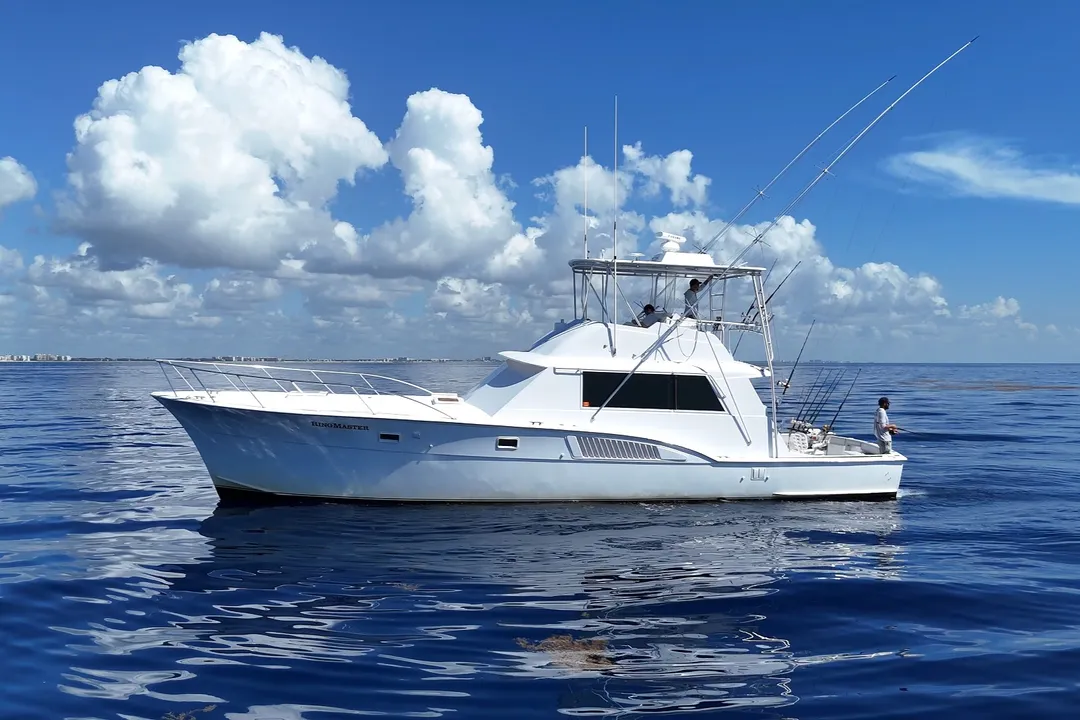 53’ Hatteras sportfishing boat for private charters on the Atlantic near Pompano Beach, Florida.