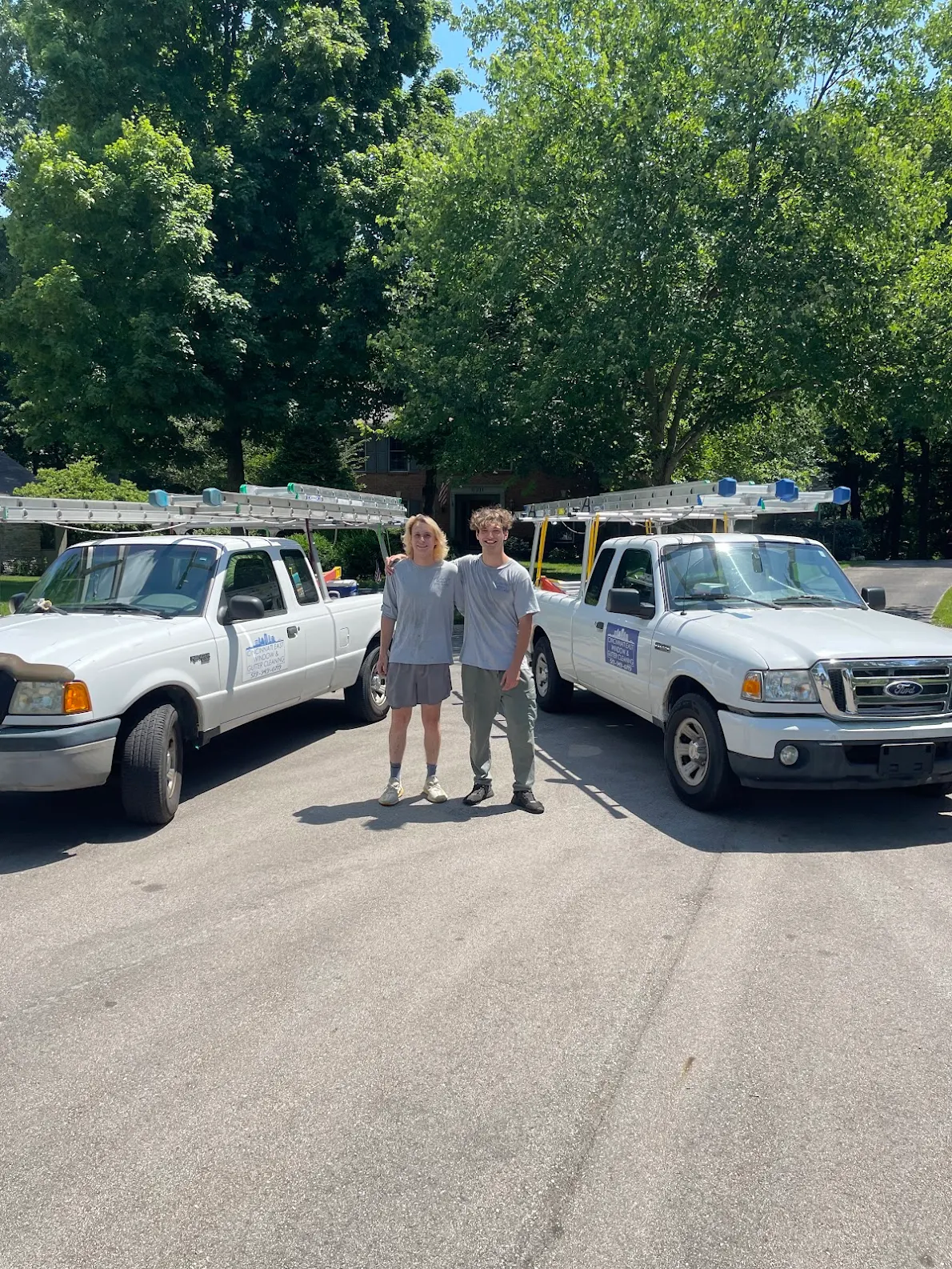 Window cleaner crew of Cincinnati East Window & Gutter Cleaning