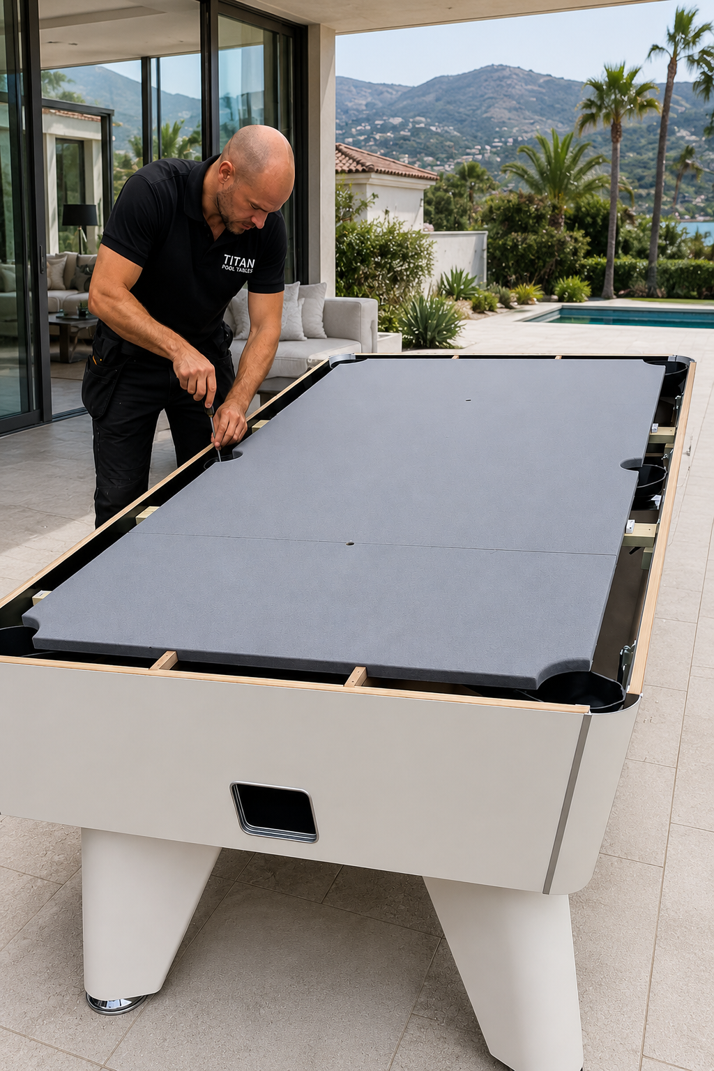 Professional pool table re-clothing in Spain