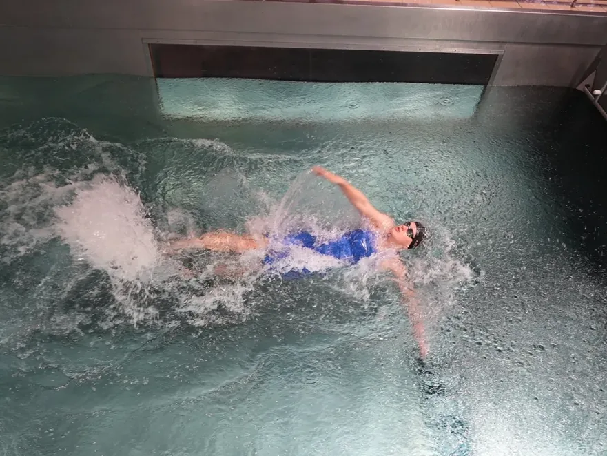 Backstroke against the current in the flume