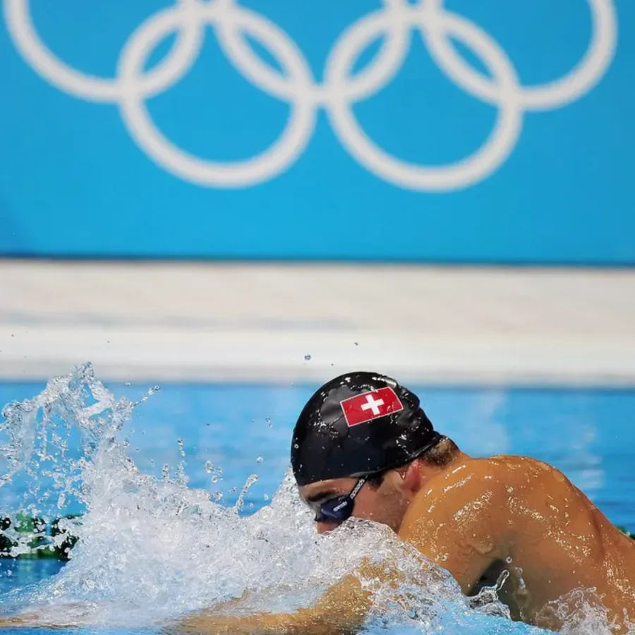 David Karasek racing at the London 2012 Olympic Games, Swiss cap, the Olympic rings behind him