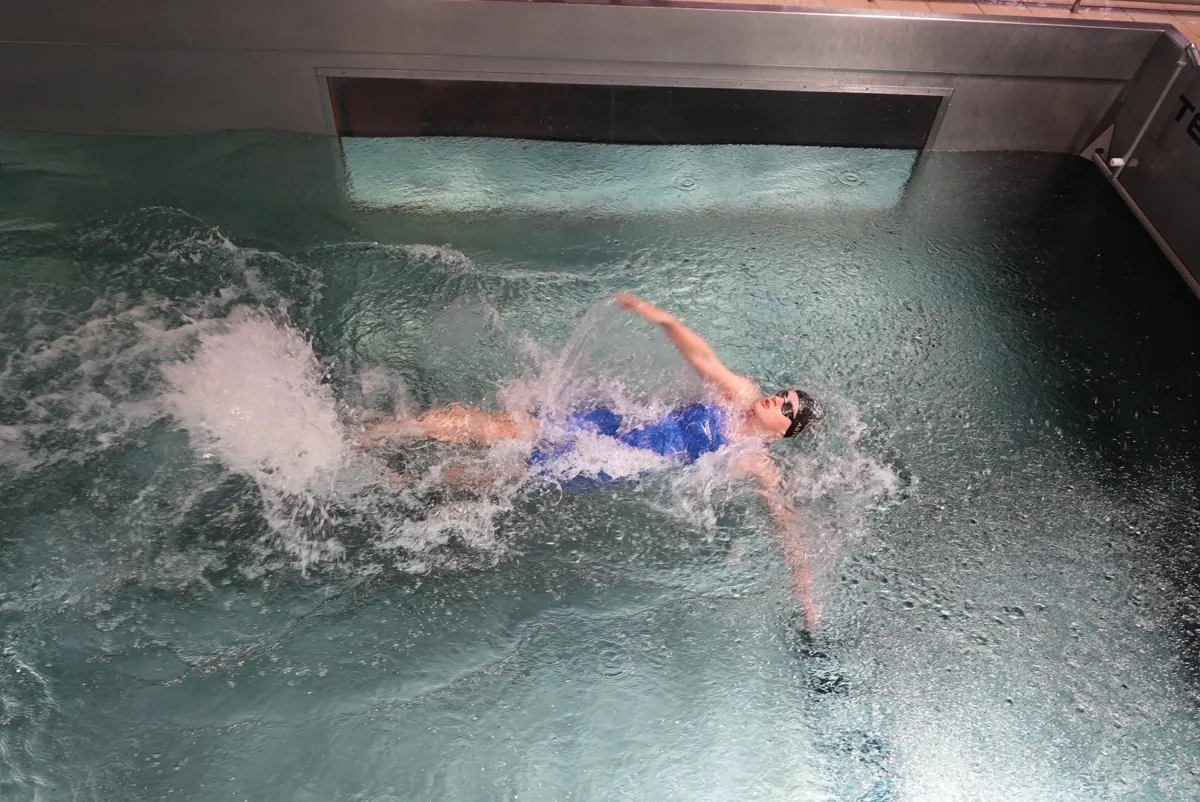 Backstroke against the current in the flume