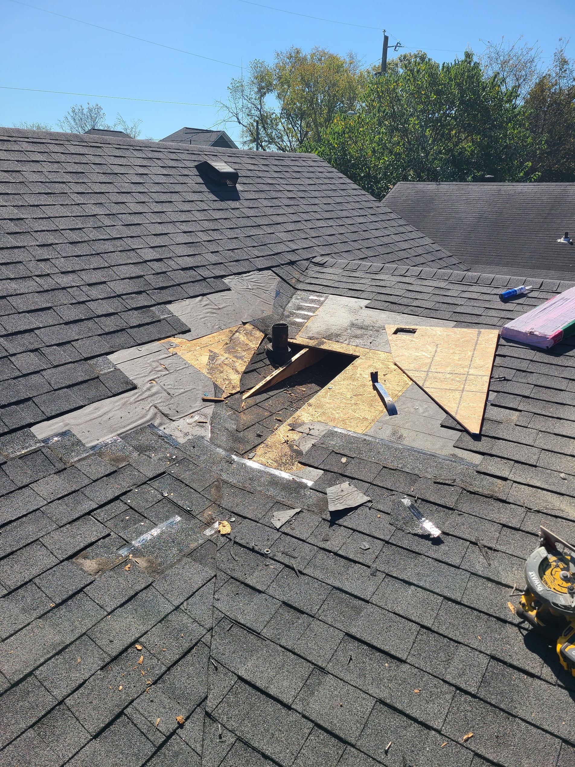 Roof Repair vs. Replacement in Middle Tennessee: How to Decide in 2026