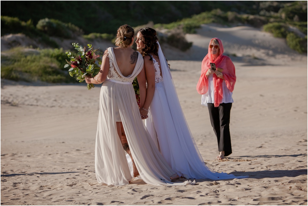 Megan and Mignon get married in Cape St Francis Resort