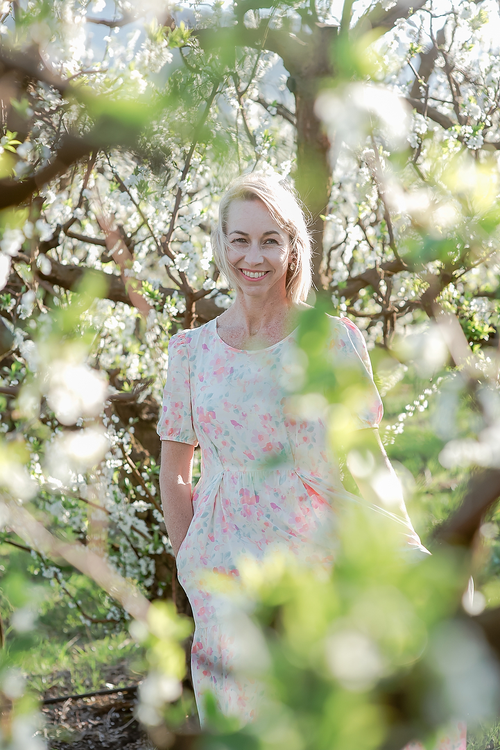 Family Photoshoot amongst the Apple Blossoms