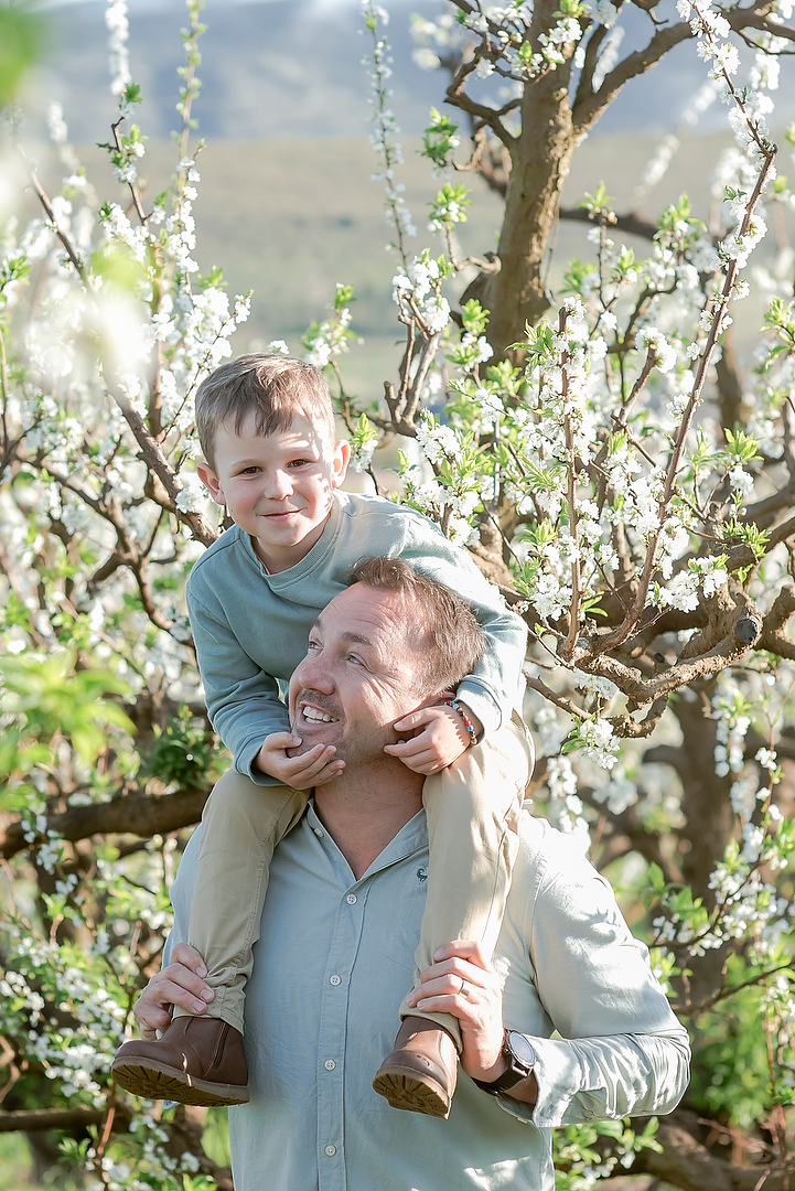 Family Photoshoot amongst the Apple Blossoms