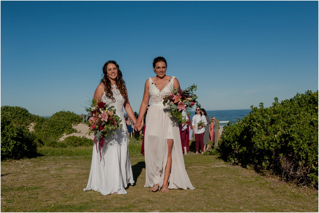 Megan and Mignon get married in Cape St Francis Resort