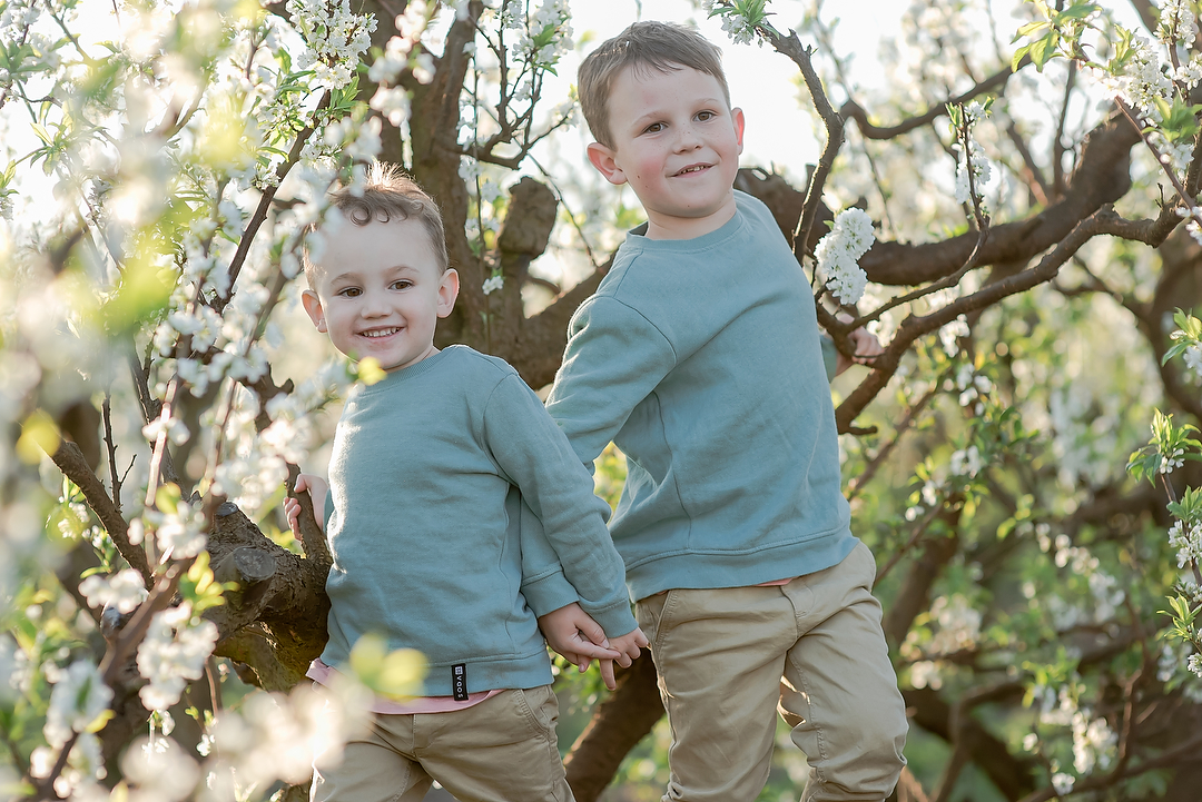 Family Photoshoot amongst the Apple Blossoms