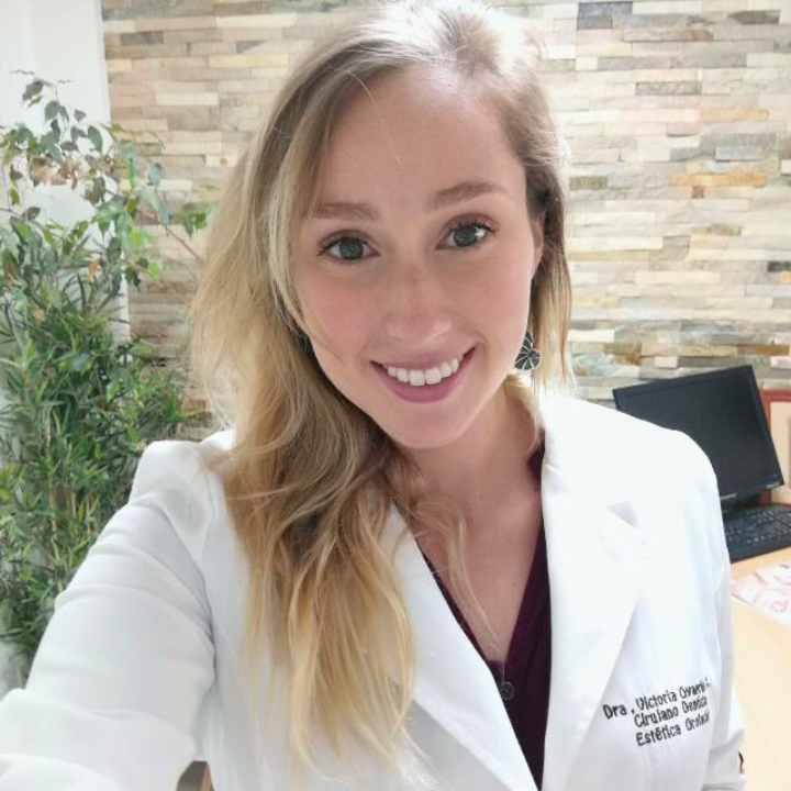 Dra. Victoria Oyarzún - Küme Essence