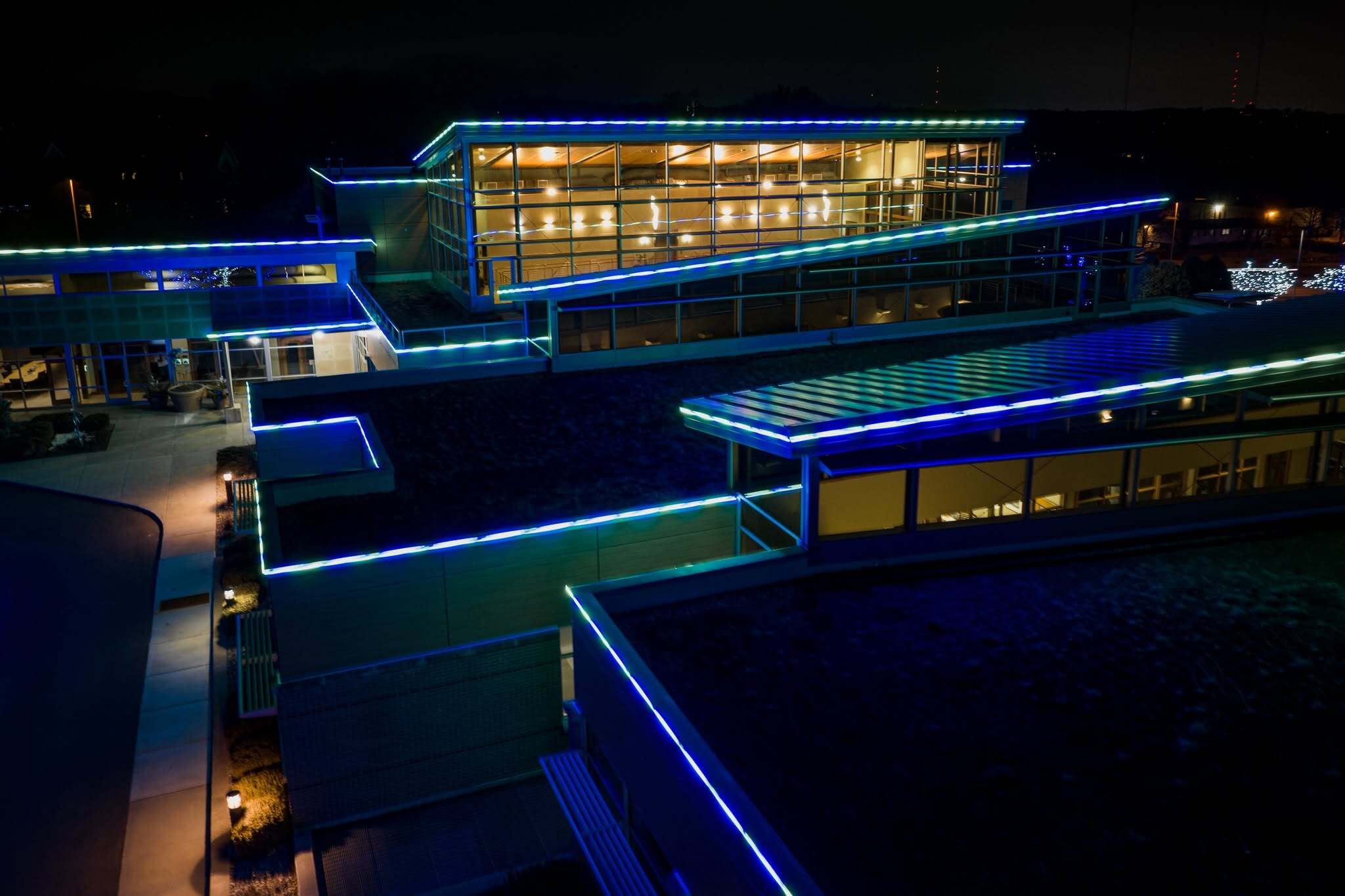 Commercial building accent lighting at night