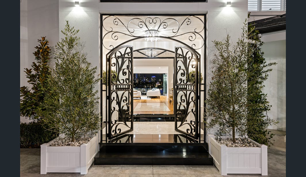 Complete Beachside Home Renovation in Surfers Paradise - Image 17