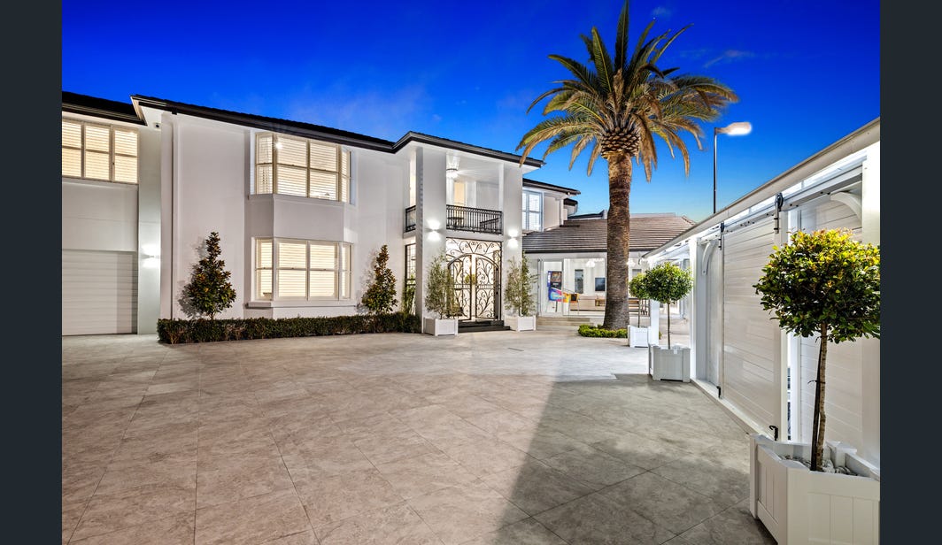 Complete Beachside Home Renovation in Surfers Paradise - Image 13