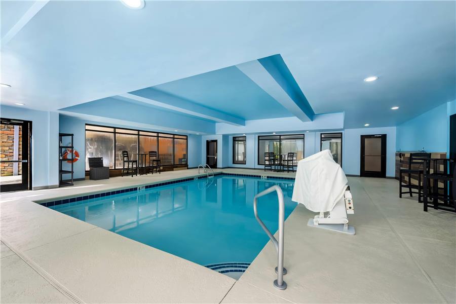 Comfort Suites New Bern near Cherry Point photo