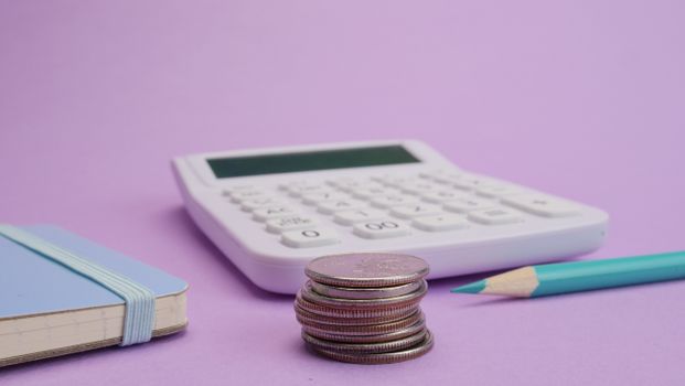 Homeowners comparing mortgage payoff scenarios Homeowners comparing mortgage payoff scenarios