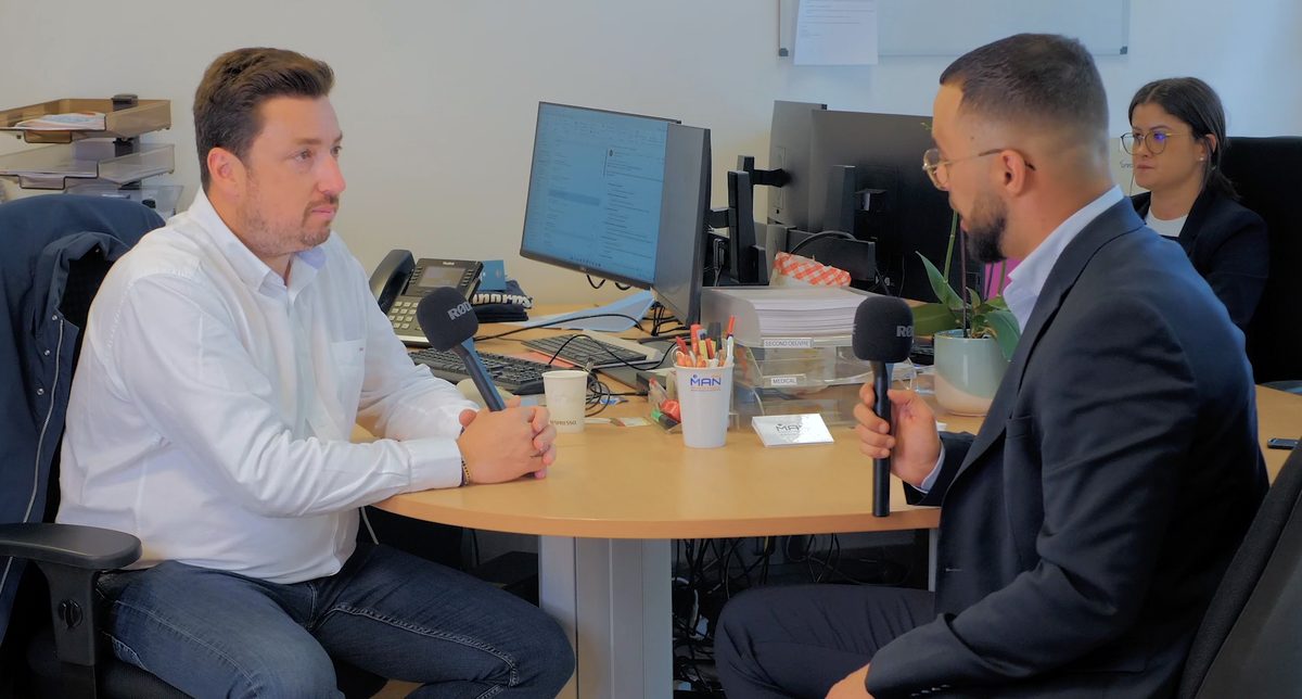 Jordan Girbon pendant un entretien avec un professionnel