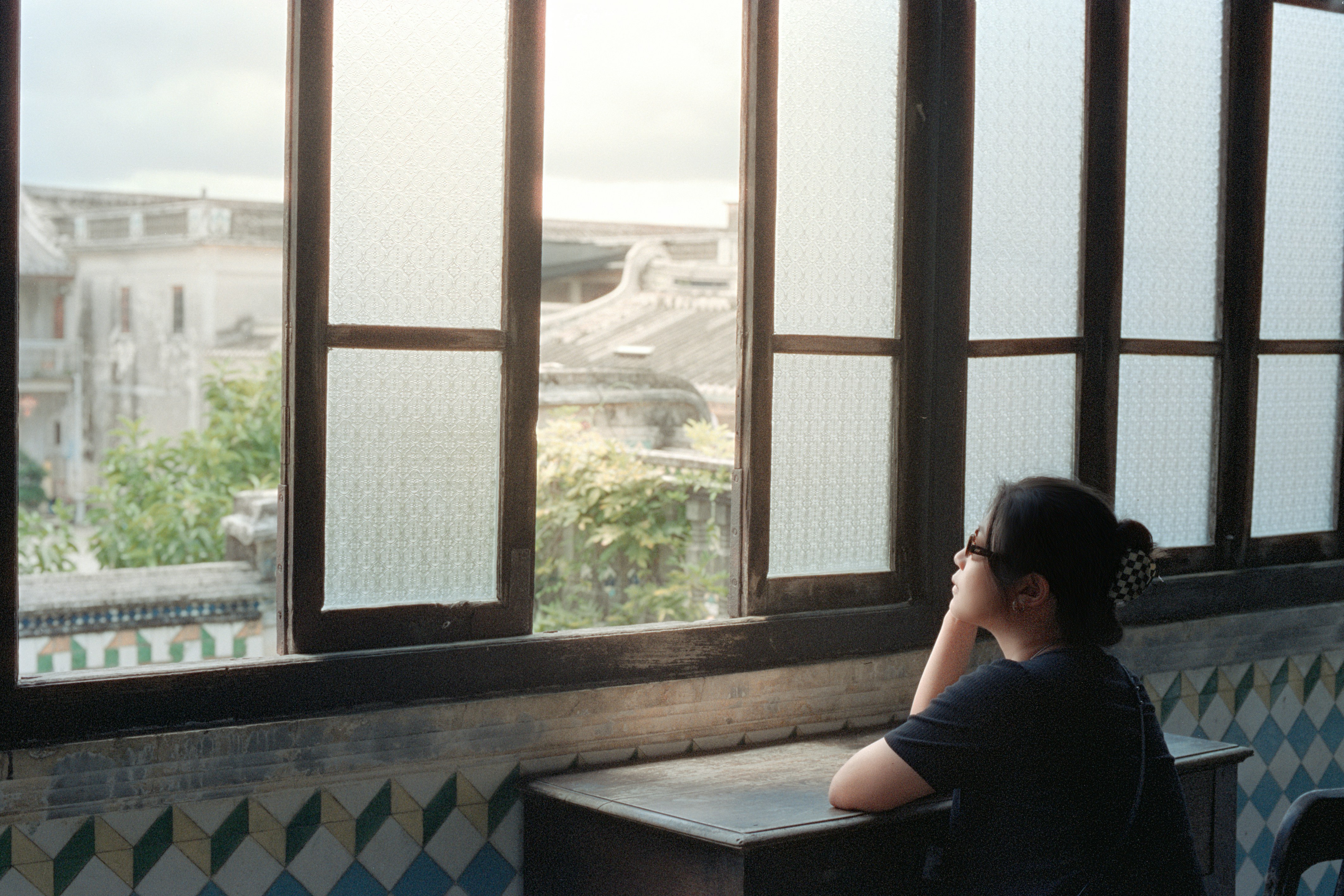A person looking at the window 