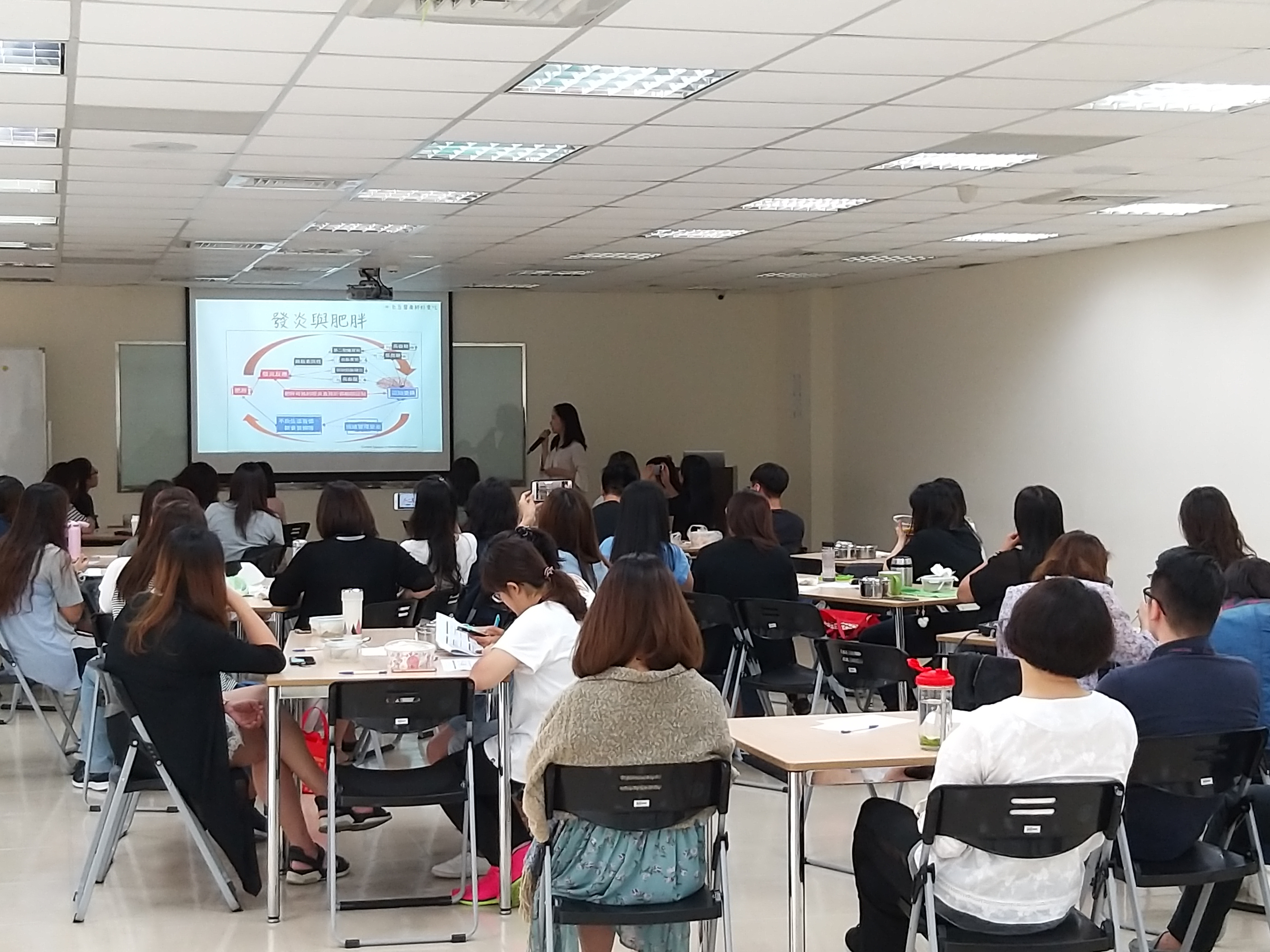 白白營養師受邀出席衛福部國民健康署活動