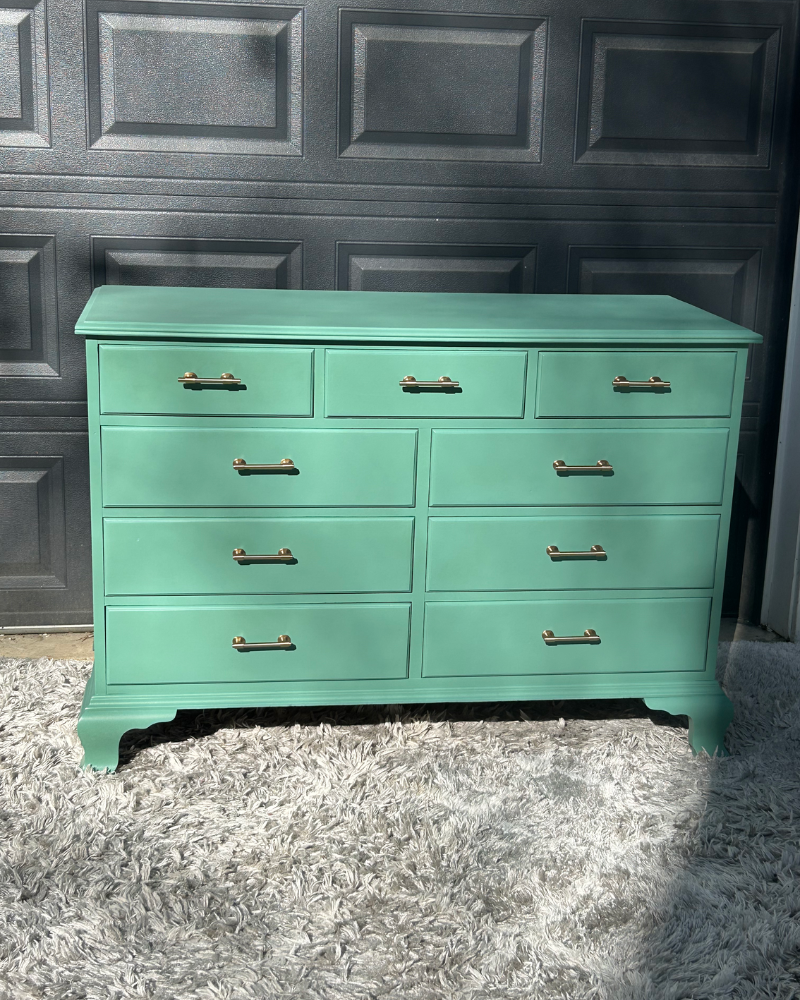 Juniper Green Drexel solid pine 9-drawer dresser